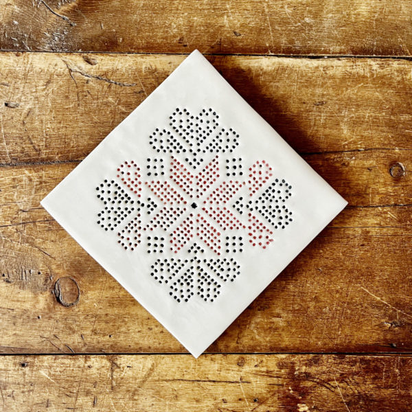 trivet red/black