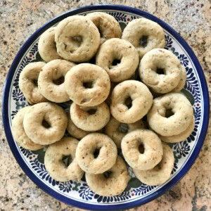 ka'ak asawir - date-filled cookies